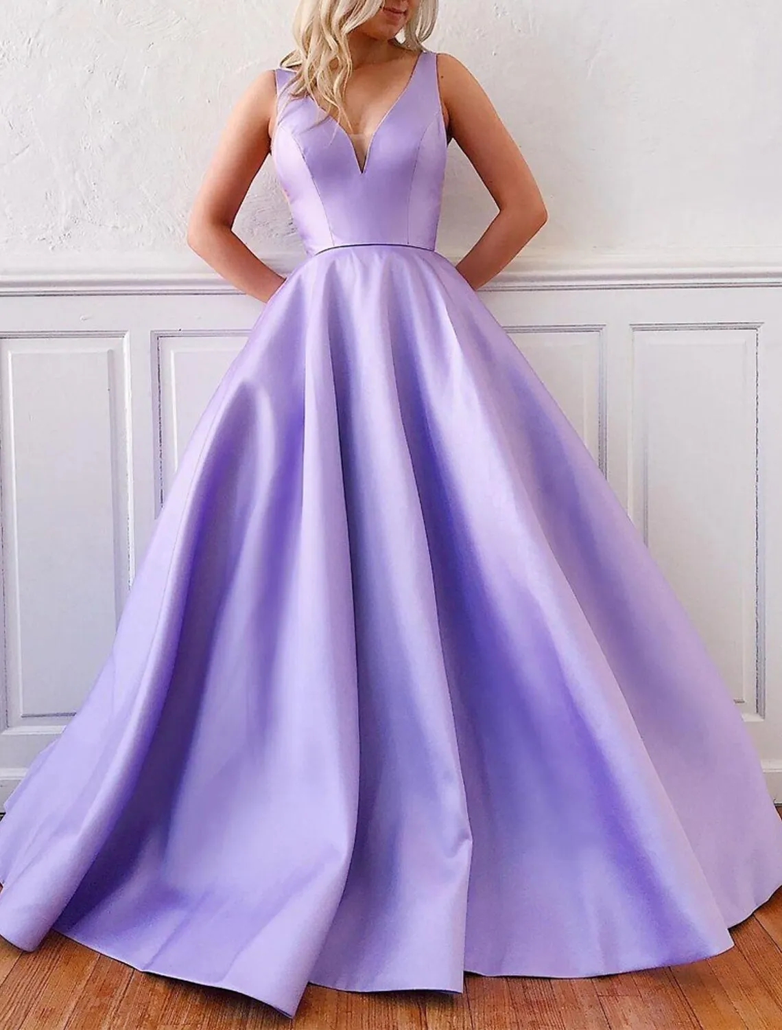 Luolandi A-Line Prom Dresses Princess Dress Formal Floor Length Sleeveless V Neck Satin Backless